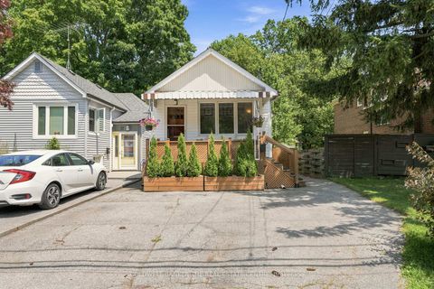 Photo 2 at 15 Presley Avenue, Birchmount, Toronto