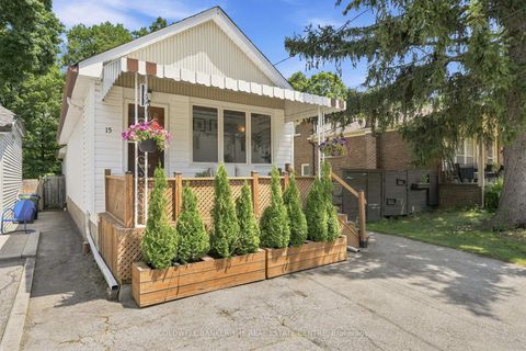 Photo 3 at 15 Presley Avenue, Birchmount, Toronto