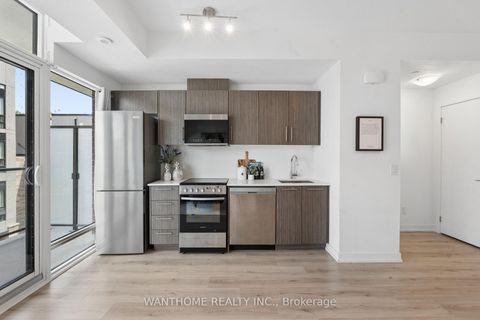 Photo 11 at 15 - 861 Sheppard Avenue W, Clanton Park, Toronto