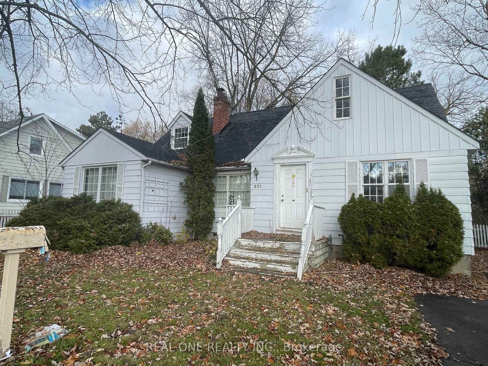 251 Richmond Street, Mill Pond, Richmond Hill photo number 2