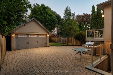 Photo 1 at 4 Springbrook Gardens, Queensway, Toronto