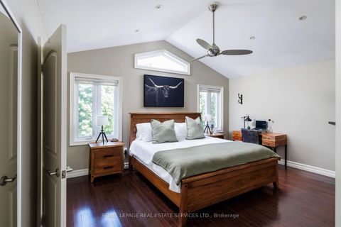 Photo 23 at 4 Springbrook Gardens, Queensway, Toronto
