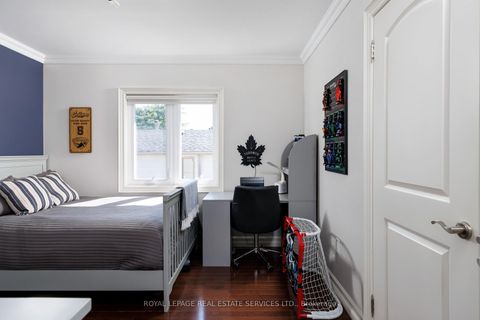 Photo 29 at 4 Springbrook Gardens, Queensway, Toronto