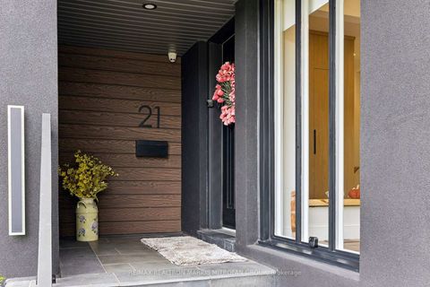 Photo 1 at 21 Toynbee Trail, Guildwood, Toronto