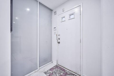 Photo 2 at 58 Tambrook Drive, L'Amoreaux, Toronto