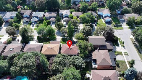 Photo 2 at 77 Mossgrove Trail, Windfields, Toronto