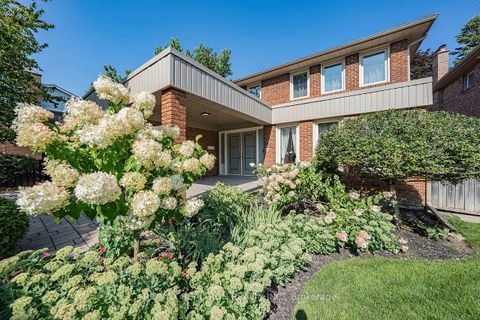 Photo 4 at 77 Mossgrove Trail, Windfields, Toronto