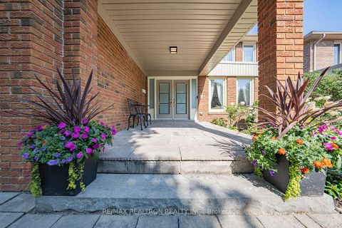 Photo 5 at 77 Mossgrove Trail, Windfields, Toronto