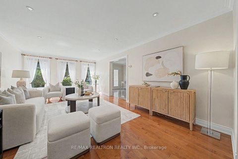 Photo 8 at 77 Mossgrove Trail, Windfields, Toronto
