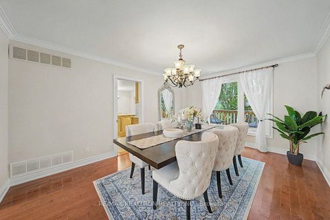 Photo 9 at 77 Mossgrove Trail, Windfields, Toronto