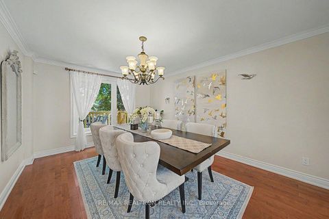 Photo 10 at 77 Mossgrove Trail, Windfields, Toronto
