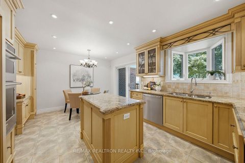 Photo 12 at 77 Mossgrove Trail, Windfields, Toronto