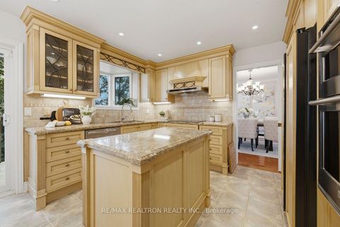 Photo 13 at 77 Mossgrove Trail, Windfields, Toronto