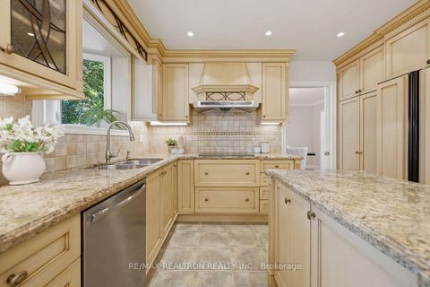 Photo 14 at 77 Mossgrove Trail, Windfields, Toronto