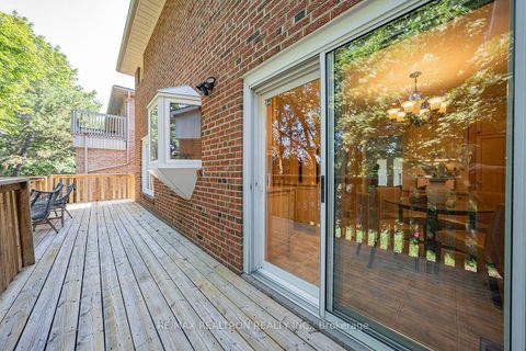 Photo 18 at 77 Mossgrove Trail, Windfields, Toronto