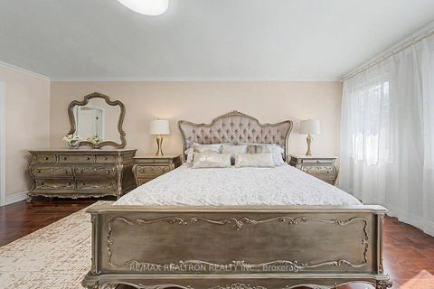 Photo 28 at 77 Mossgrove Trail, Windfields, Toronto