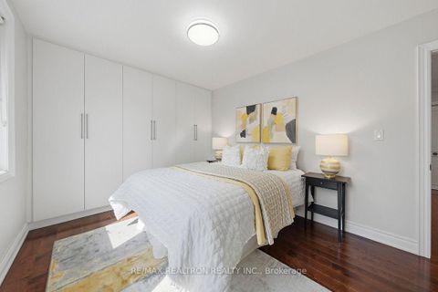 Photo 33 at 77 Mossgrove Trail, Windfields, Toronto