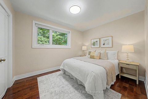 Photo 35 at 77 Mossgrove Trail, Windfields, Toronto