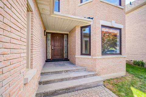 Photo 2 at 5 Silk Court, Langstaff, Richmond Hill
