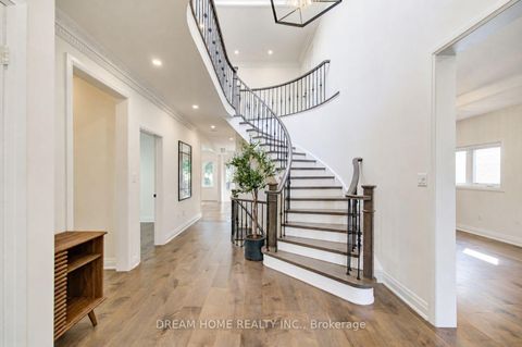 Photo 4 at 5 Silk Court, Langstaff, Richmond Hill