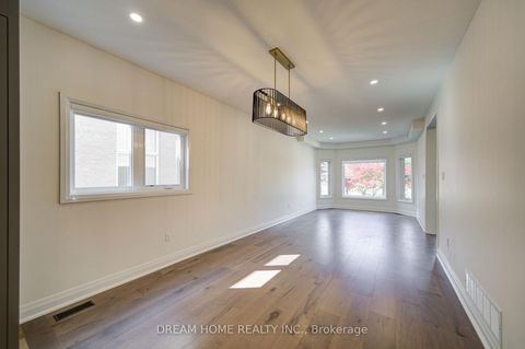 Photo 10 at 5 Silk Court, Langstaff, Richmond Hill