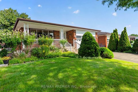 Photo 1 at 31 CORINTHIAN Boulevard, L'Amoreaux, Toronto