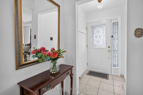 Photo 3 at 31 CORINTHIAN Boulevard, L'Amoreaux, Toronto