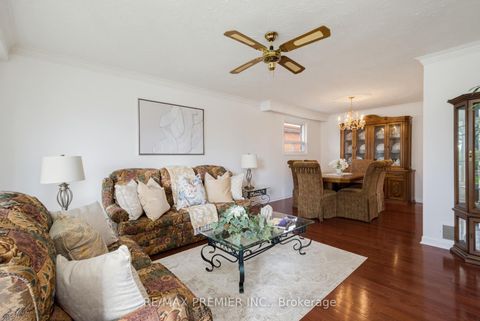 Photo 4 at 31 CORINTHIAN Boulevard, L'Amoreaux, Toronto