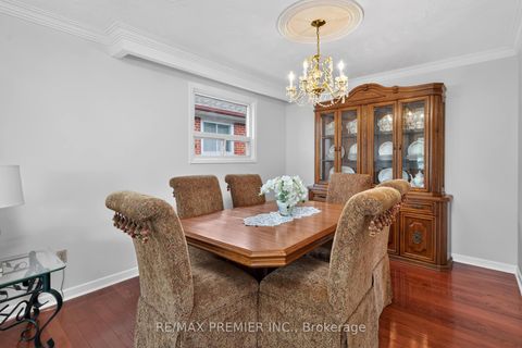 Photo 7 at 31 CORINTHIAN Boulevard, L'Amoreaux, Toronto