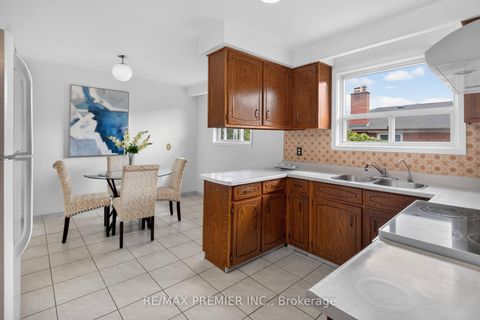 Photo 8 at 31 CORINTHIAN Boulevard, L'Amoreaux, Toronto