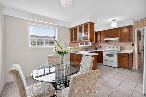 Photo 9 at 31 CORINTHIAN Boulevard, L'Amoreaux, Toronto