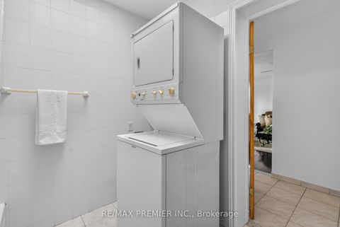 Photo 12 at 31 CORINTHIAN Boulevard, L'Amoreaux, Toronto