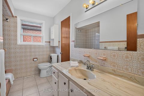 Photo 14 at 31 CORINTHIAN Boulevard, L'Amoreaux, Toronto
