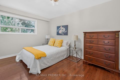 Photo 16 at 31 CORINTHIAN Boulevard, L'Amoreaux, Toronto