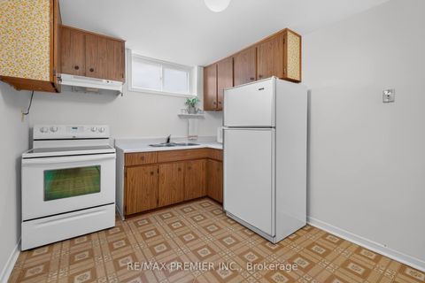 Photo 19 at 31 CORINTHIAN Boulevard, L'Amoreaux, Toronto
