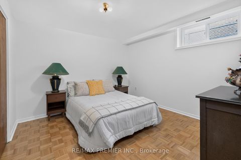 Photo 23 at 31 CORINTHIAN Boulevard, L'Amoreaux, Toronto
