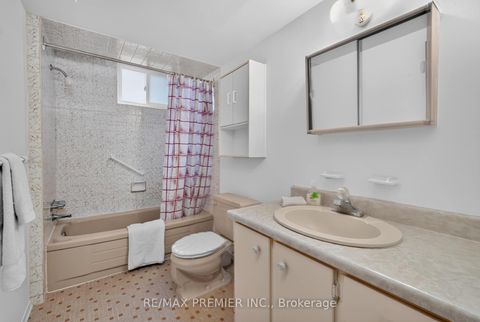 Photo 24 at 31 CORINTHIAN Boulevard, L'Amoreaux, Toronto