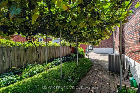 Photo 26 at 31 CORINTHIAN Boulevard, L'Amoreaux, Toronto