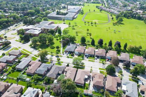Photo 30 at 31 CORINTHIAN Boulevard, L'Amoreaux, Toronto