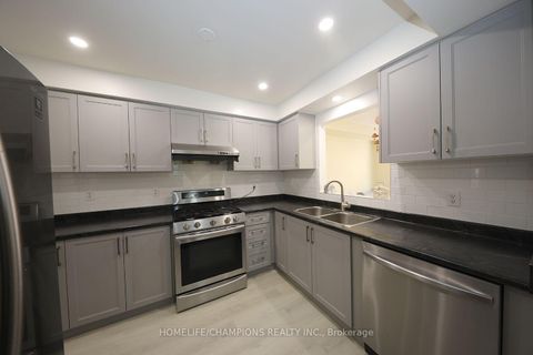 Photo 7 at 16 Echo Glen Road, Morningside, Toronto
