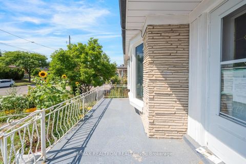 Photo 3 at 43 Lindylou Road, Humbermede, Toronto