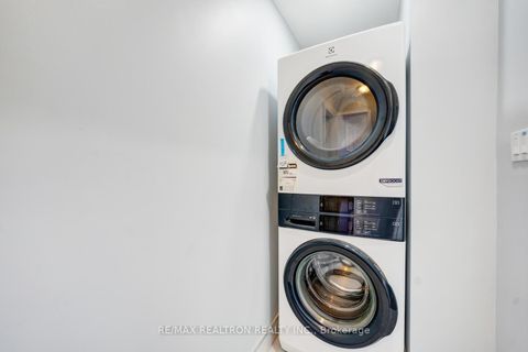 Photo 5 at 43 Lindylou Road, Humbermede, Toronto