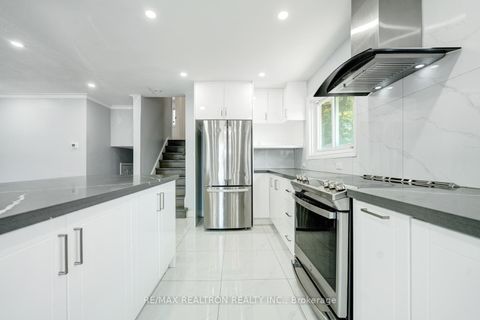 Photo 9 at 43 Lindylou Road, Humbermede, Toronto