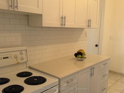 Photo 5 at 1004 - 5 Frith Road, Jane Heights, Toronto
