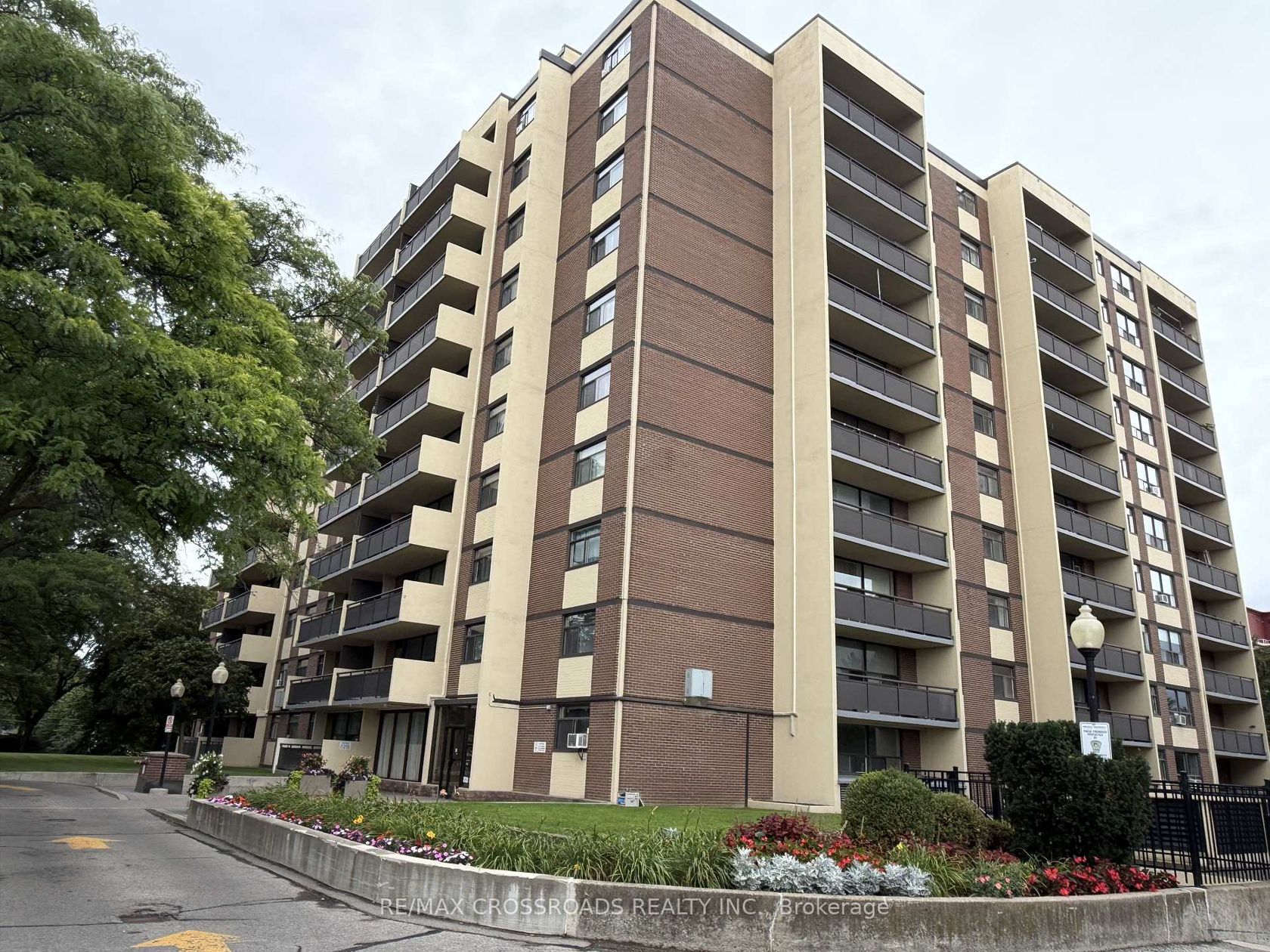 1004 - 5 Frith Road, Jane Heights, Toronto 