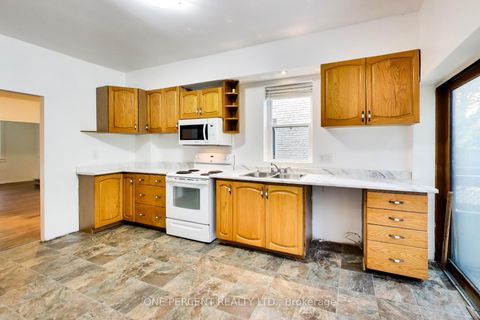 Photo 10 at 150 Beech Avenue, The Beaches, Toronto
