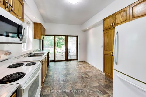 Photo 11 at 150 Beech Avenue, The Beaches, Toronto
