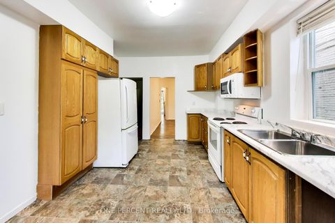 Photo 12 at 150 Beech Avenue, The Beaches, Toronto