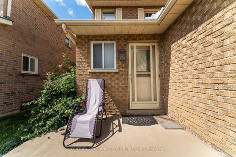Photo 2 at 56 Sunshine Drive, Observatory, Richmond Hill
