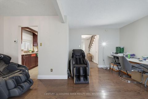 Photo 5 at 56 Sunshine Drive, Observatory, Richmond Hill